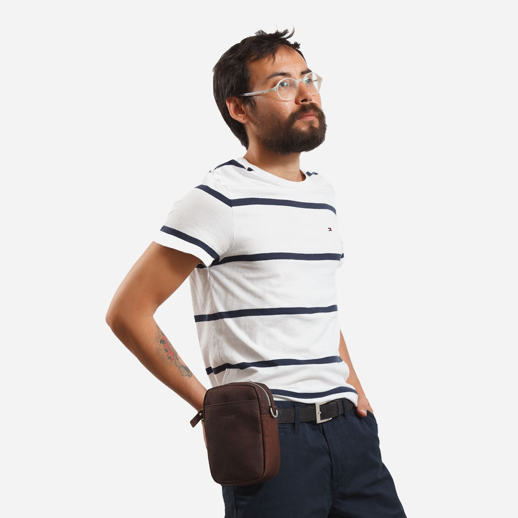 Corkor Vertical Crossbody Pouch